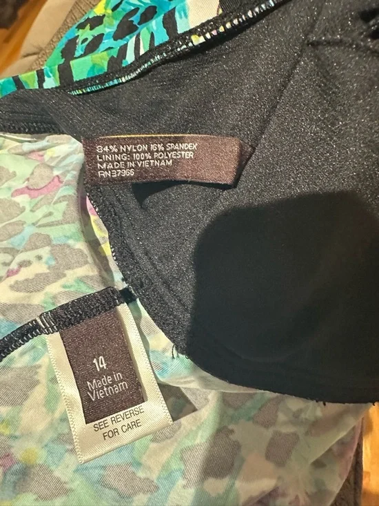 EUC Dana Buchman Black Swim Top with Green and Turquoise Leopard Accents Sz 14 - Picture 9 of 10